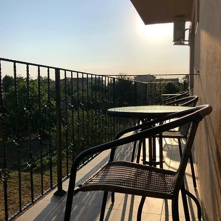 ホテル Eden Blue コスティネシュティ